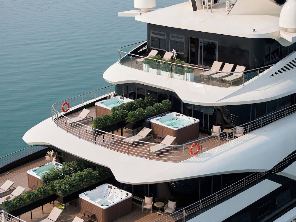 Hotel · Calista Halong Bay Cruise, Ha Long