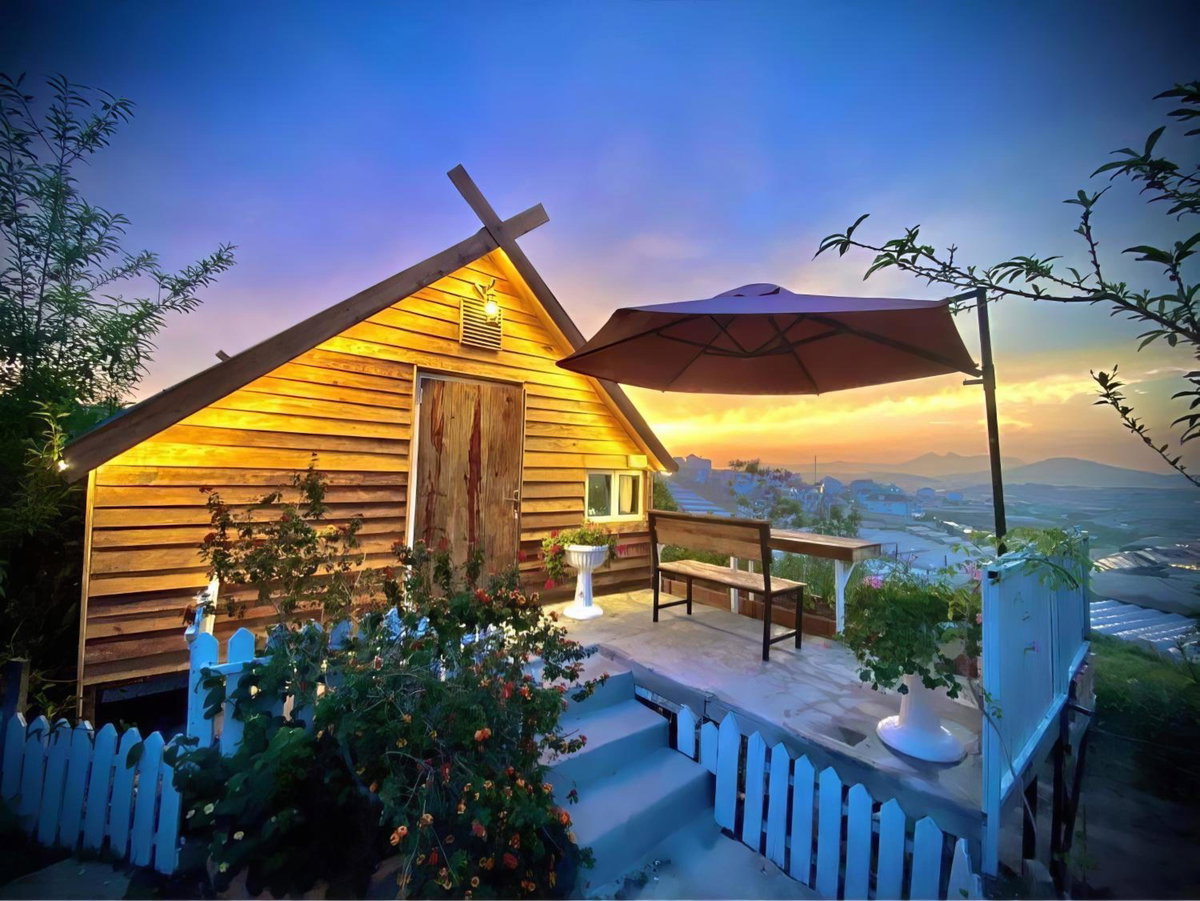 Hotel · IZA Homestay, Trai Mat