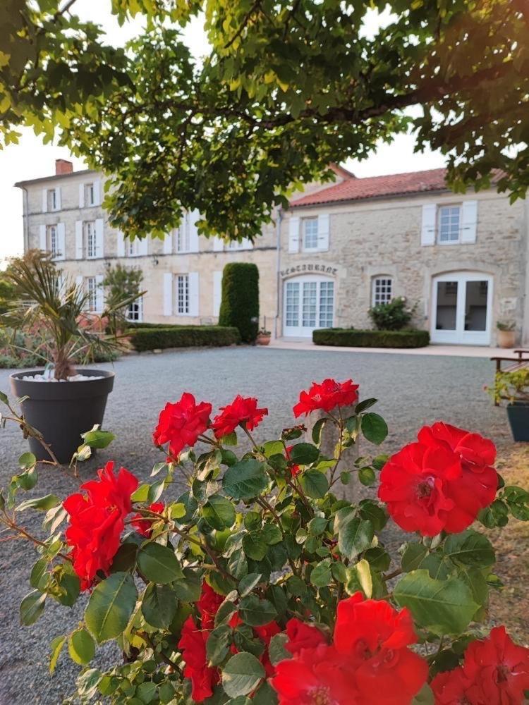 Hotel · Logis Domaine du Prieuré, Tonnay-Boutonne