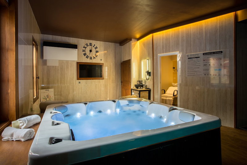 Demeures & Châteaux - Hôtel Greuze & Spa Tournus, Tournus, France