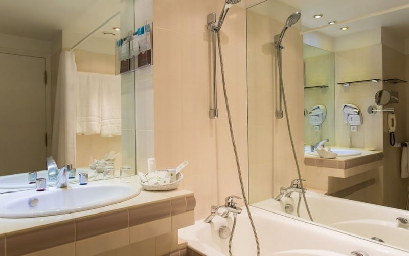 Demeures & Châteaux - Hôtel Greuze & Spa Tournus, Tournus, France