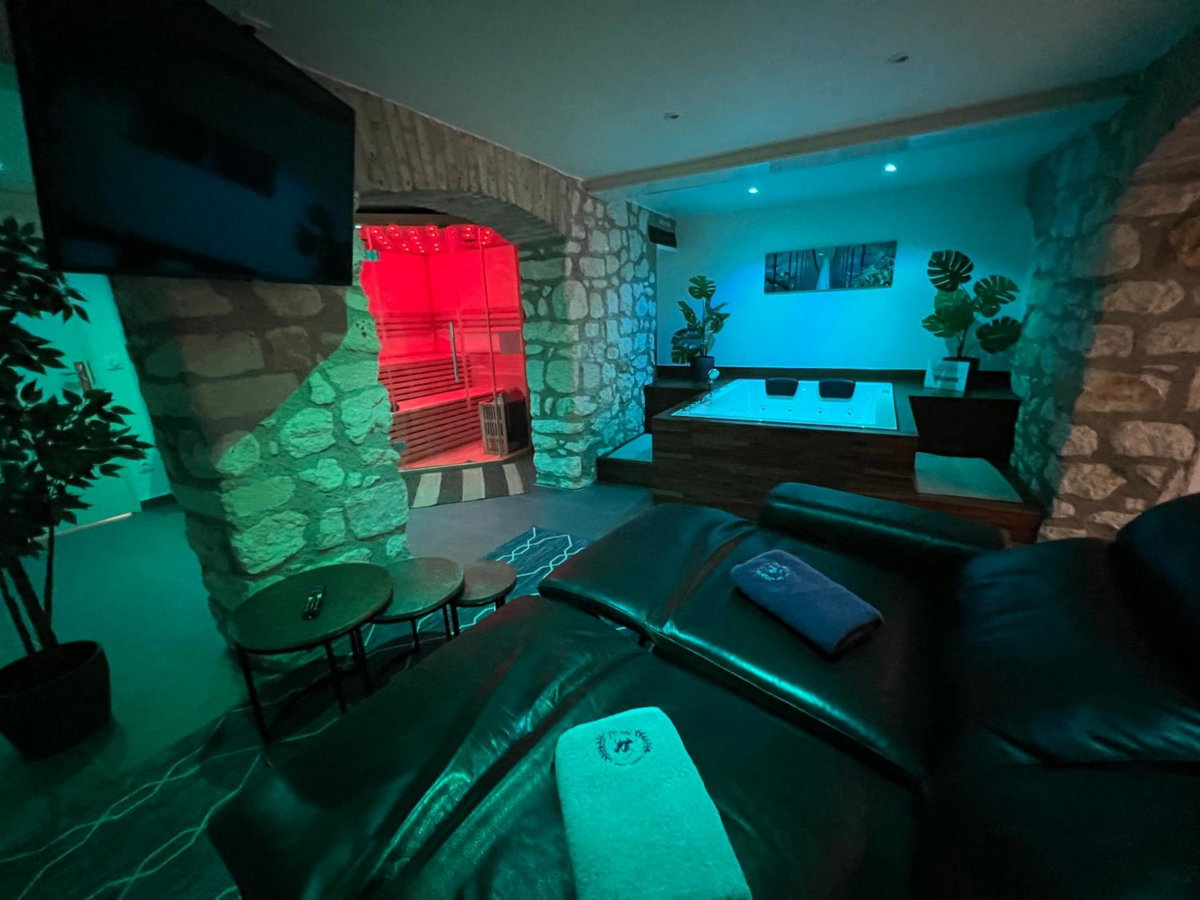 Hotel · Appart Spa Privatif, Reims