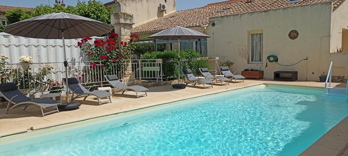 Hotel · Lacanepière, Générac