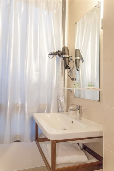 Hotel Sixteen Paris Montrouge, Montrouge, France