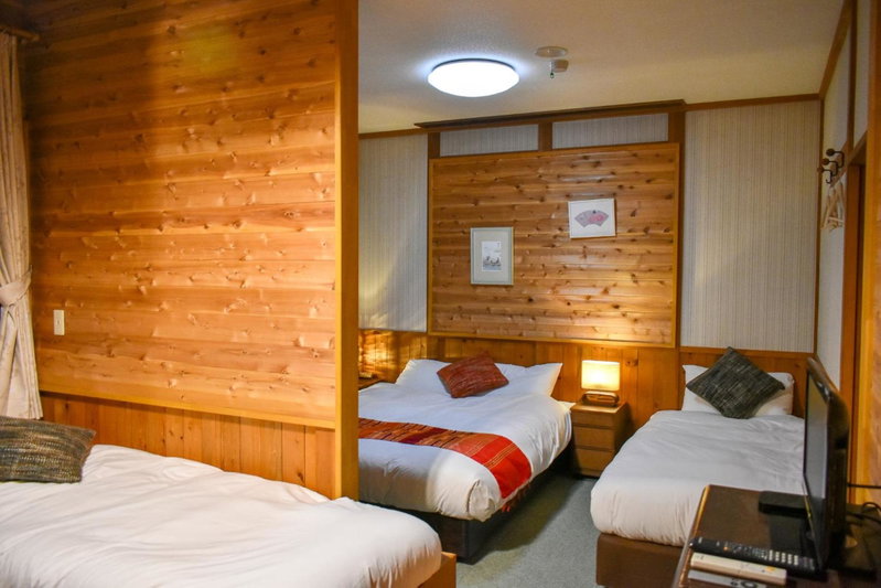 Kizuna Lodge & BBQ Centre, Hakuba, Japan