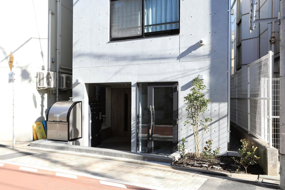 Laffitte Tokyo WEST, Japan