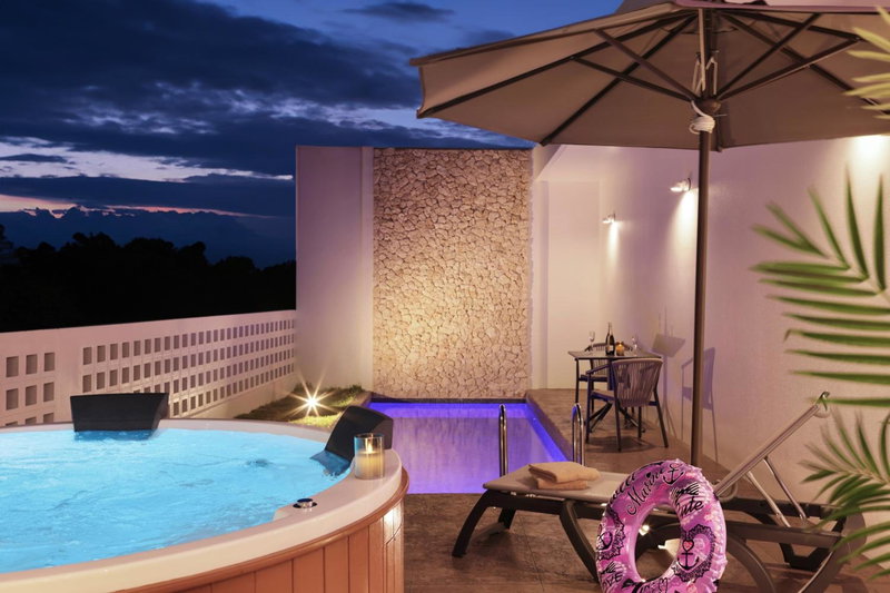 Crystal Villa Bayside, Miyako Island, Japan