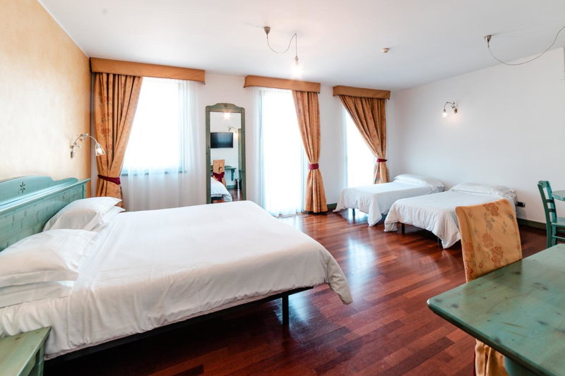 Hotel Residence Montelago, Ternate, Italy