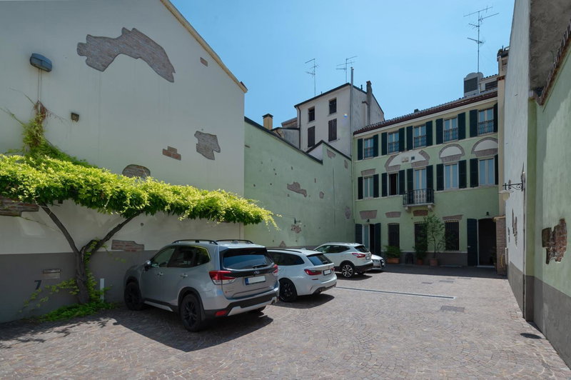A Casa Dei Gonzaga, MantegnaHotels, Mantova, Italy