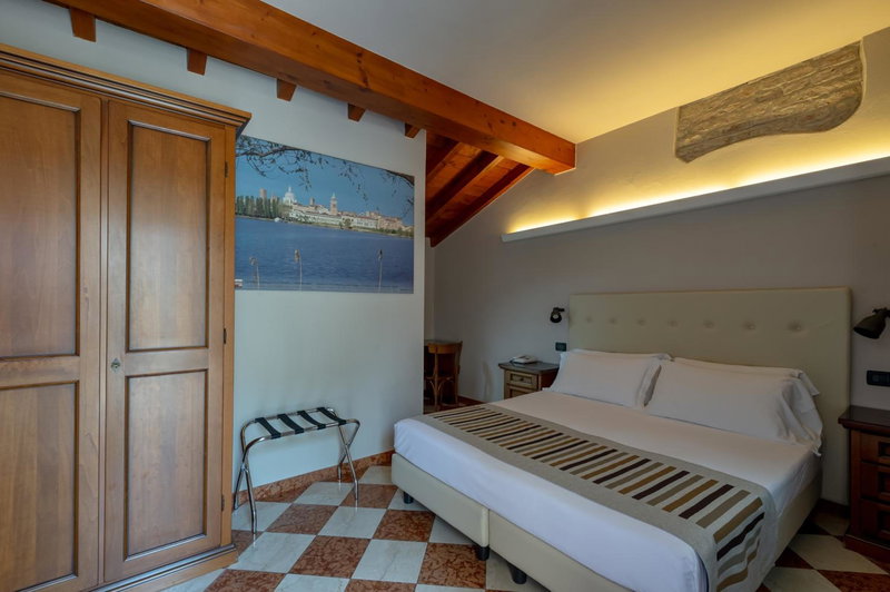 A Casa Dei Gonzaga, MantegnaHotels, Mantova, Italy
