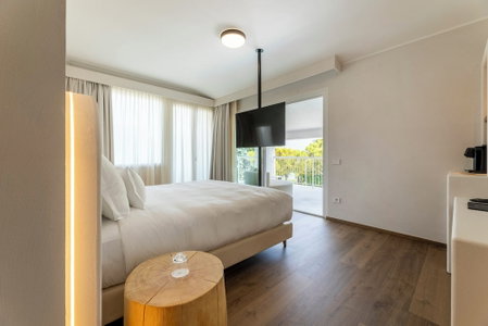 Hi Hotels Sirmione - Lakeview Pool, Sirmione, Italy