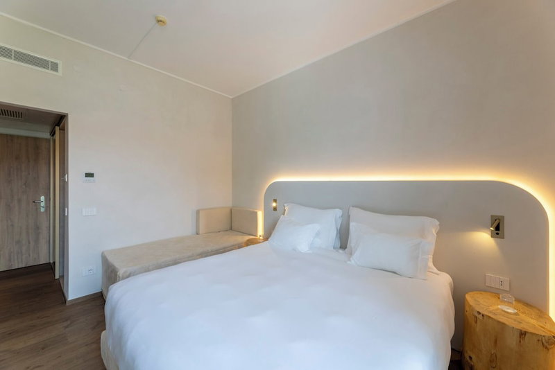 Hi Hotels Sirmione - Lakeview Pool, Sirmione, Italy