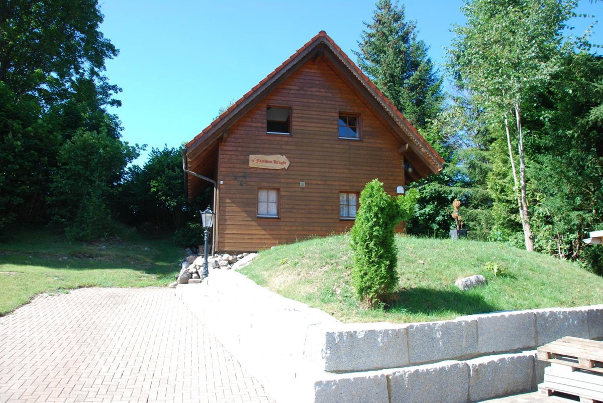 Hotel · Landgasthof zum Dorfkrug, Häusern
