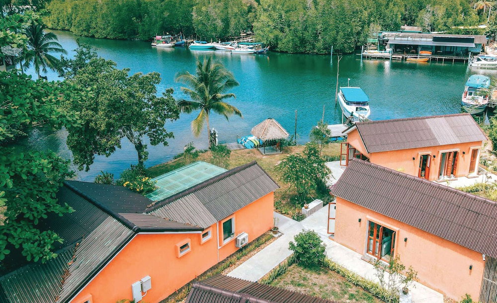 The Little White Bird Traveller Hostel, Thailand