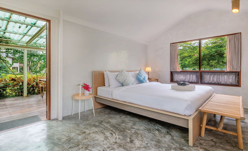 The Little White Bird Traveller Hostel, Ko Kood, Thailand