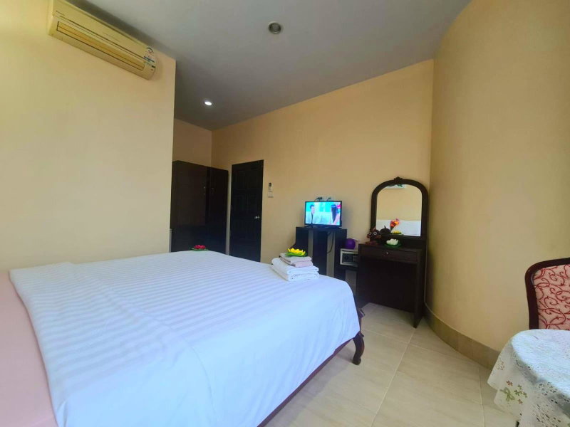 Happy Holidays Hotel, Patong Beach, Thailand