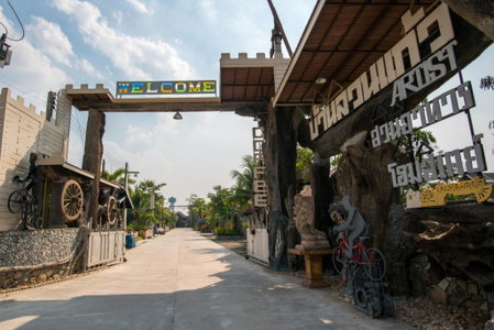 Suankaew​ art​ hostel​, Chon Buri, Thailand