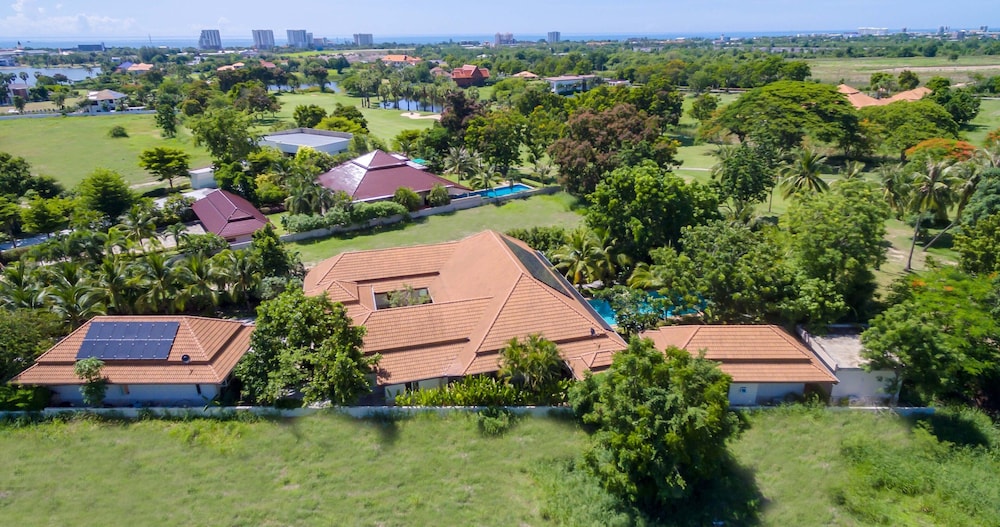 Hotel · 6BR Luxury Tropical Pool Villa PH125, Cha-am