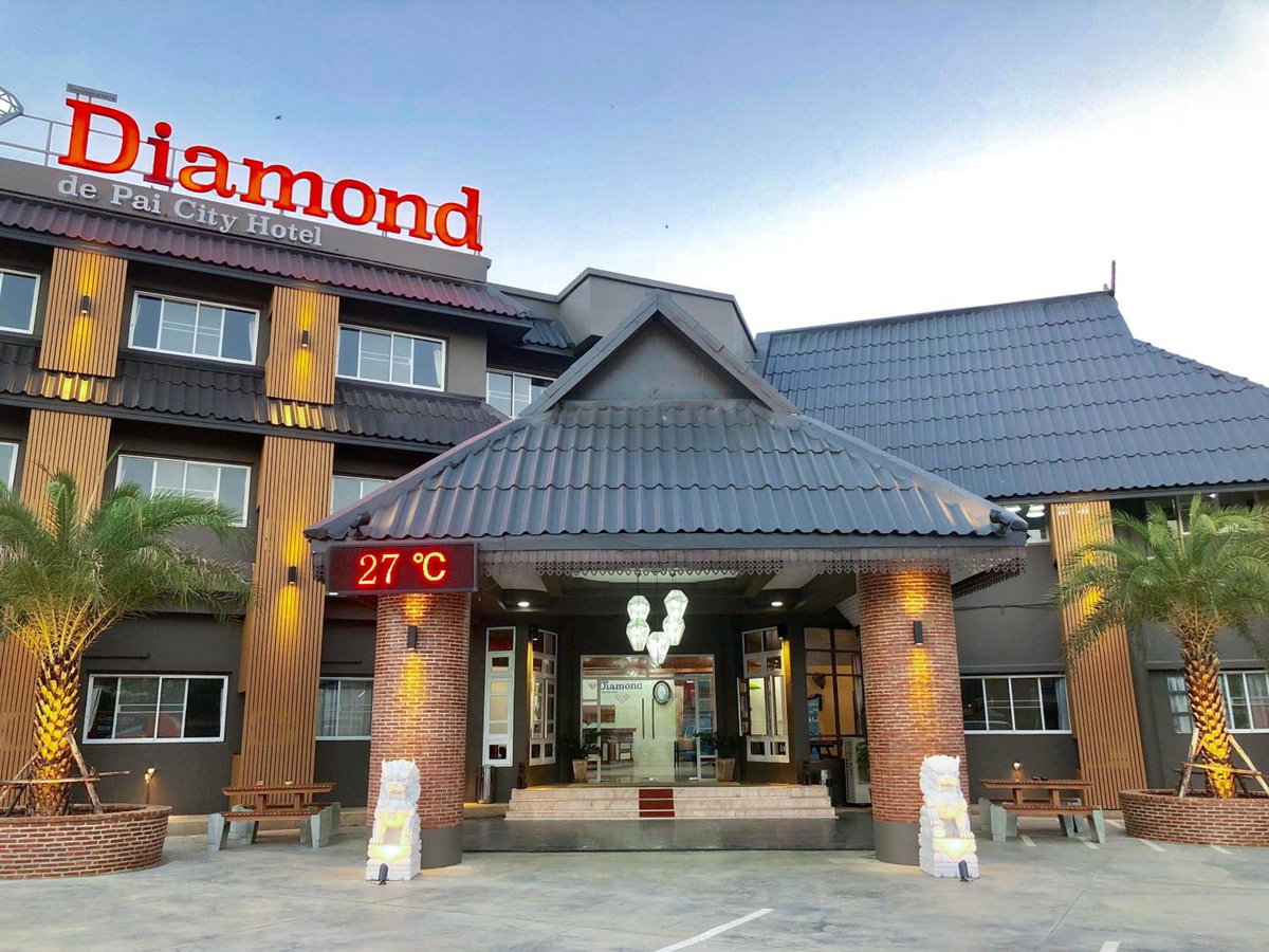 Hotel · Diamond de pai, Pai