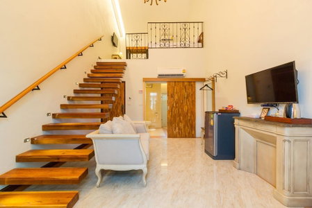 Chateau de Bear Hotel, Nakhon Sawan, Thailand