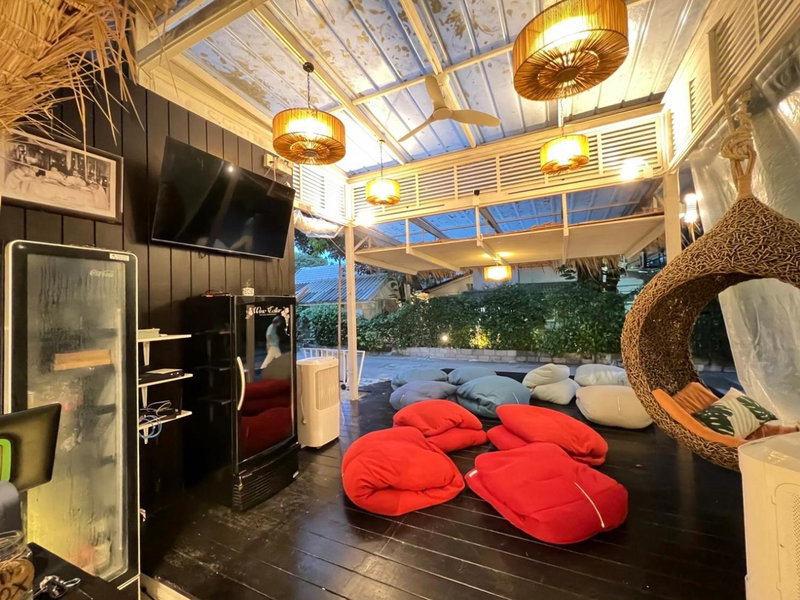 Warm White Hua Hin House, Hua Hin, Thailand
