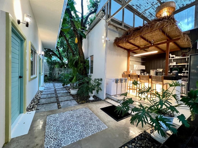 Warm White Hua Hin House, Hua Hin, Thailand