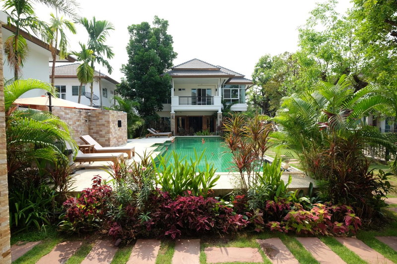 Starry Night Villa by Zhang Bin, Chiang Mai, Thailand