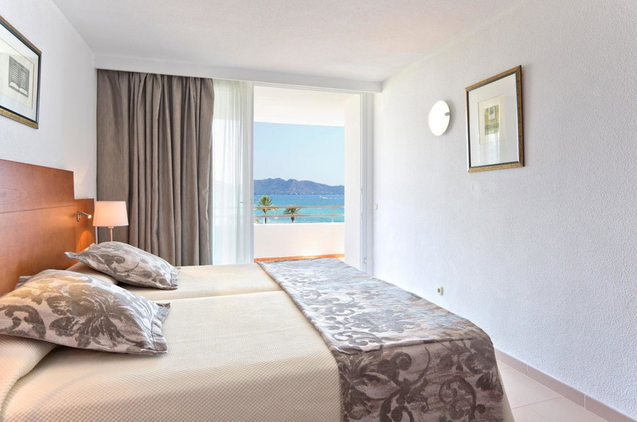 Hipotels Mercedes Aparthotel, Cala Millor, Spain
