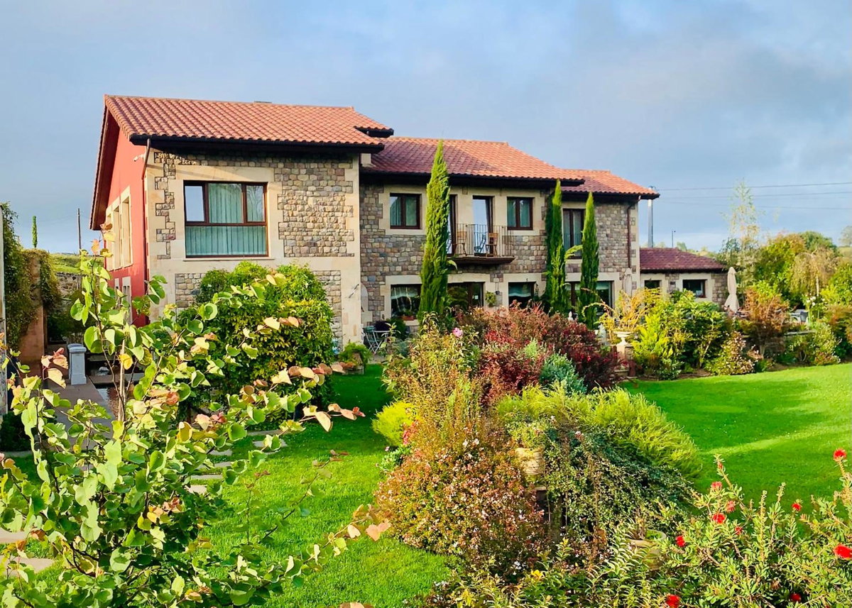 Hotel · La Fuentona de Santillana, Comara