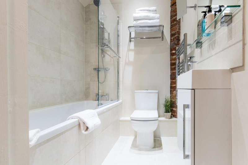 April House Weybridge - Boutique Guesthouse, Weybridge, United Kingdom