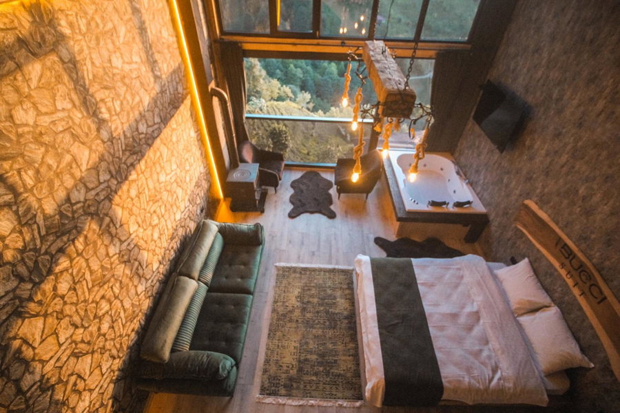 Bucci Suit, Çamlıhemşin, Turkey