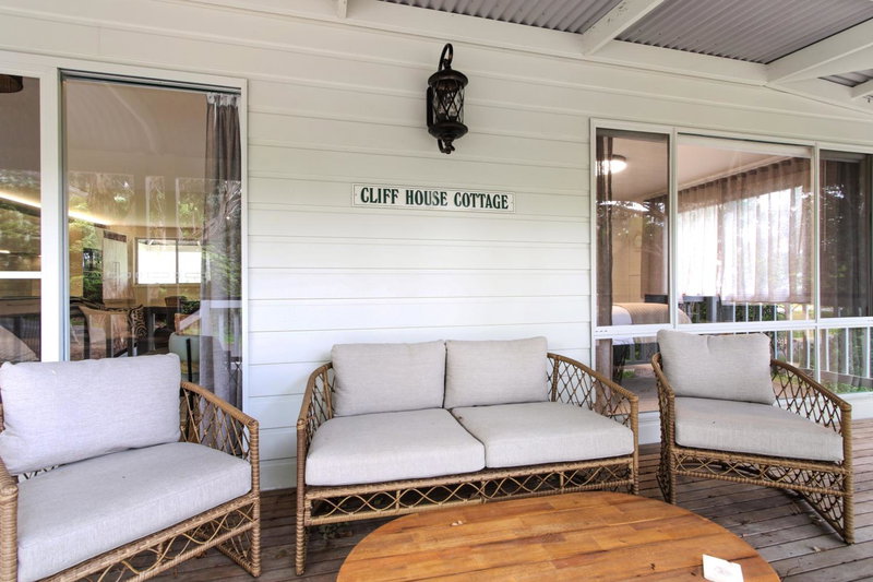 Cliff House Cottage - Modern Metung Retreat, Metung, Australia