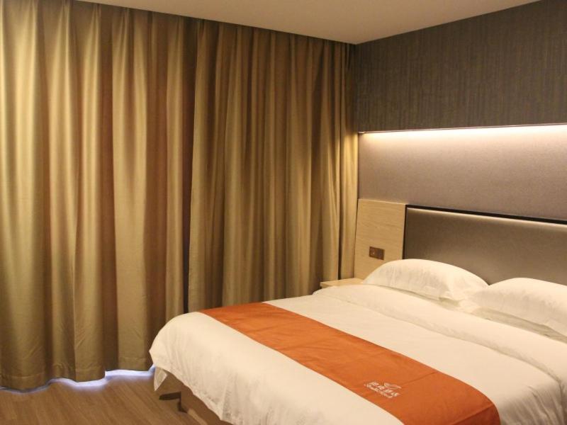 Shell Shanghai Chedun Yingshi City Yingshi Road Hotel, Shanghai, China