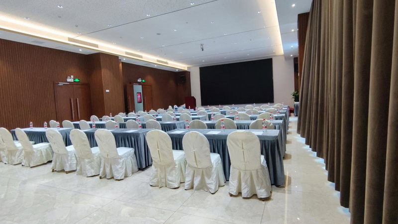 Phoenix Hill Hotel Dongguan - Golf Course Shop, Tiantangwei, China