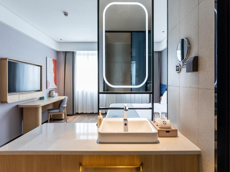 LanOu Hotel Shanghai Sheshan National Forest Park Happy Valley, Songjiang, China