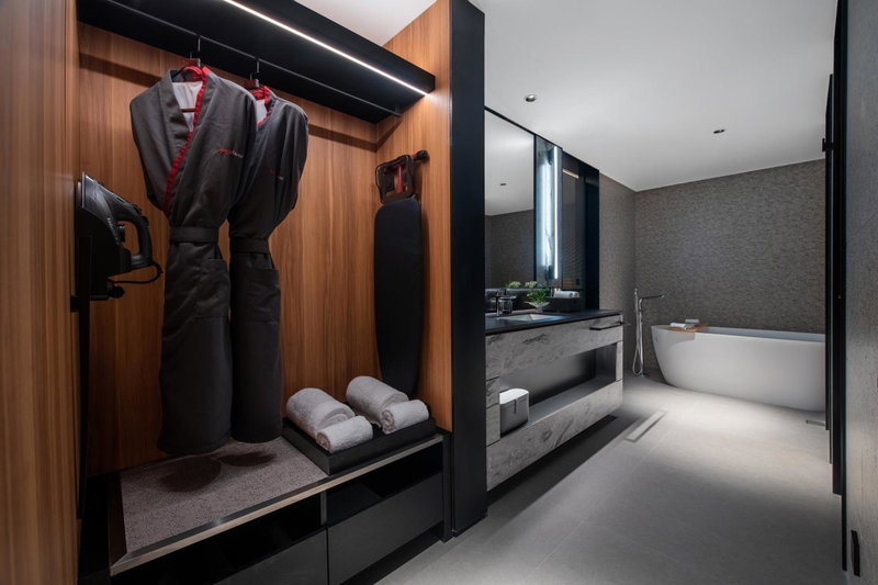 Intercity Hotel Yantai Binhai Square, Yantai, China