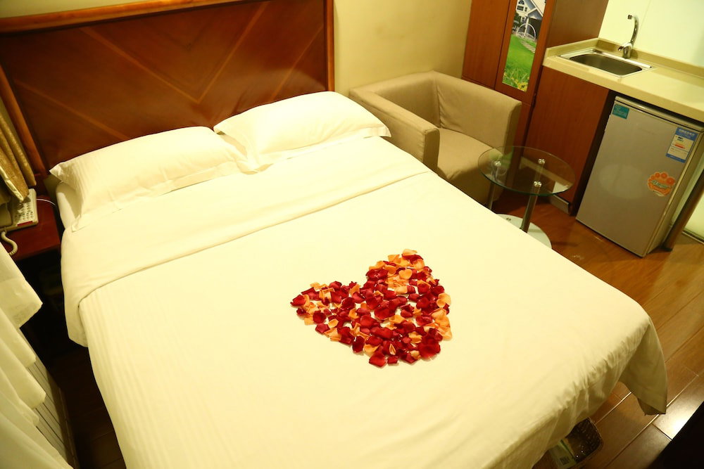 Hotel · GreenTree Inn Beijing Guangmingqiao Express Apartment Hotel, Beijing