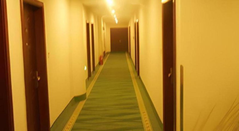 GreenTree Inn Heze Railway Station Hotel, Zhaolou, China
