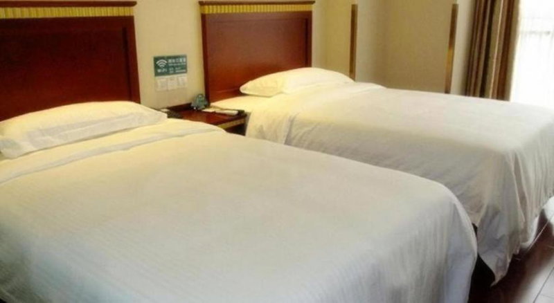 GreenTree Inn Heze Railway Station Hotel, Zhaolou, China