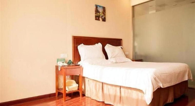 GreenTree Inn Heze Railway Station Hotel, Zhaolou, China