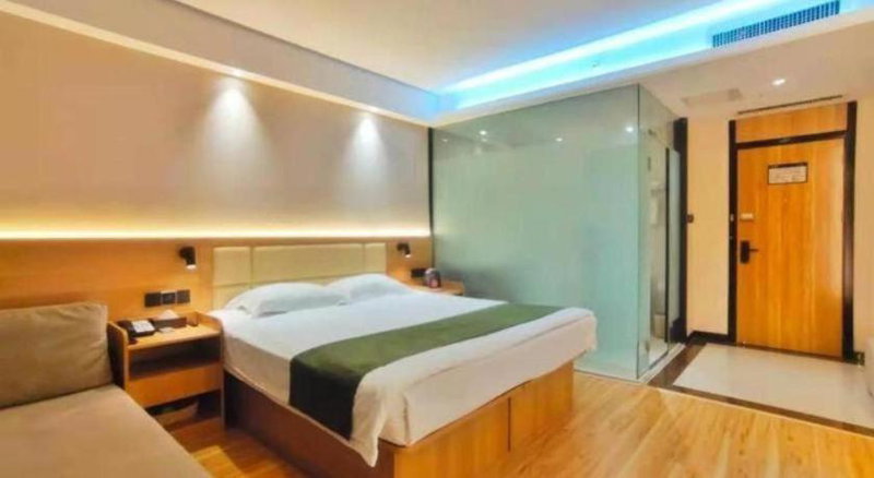 GreenTree Inn Heze Railway Station Hotel, Zhaolou, China