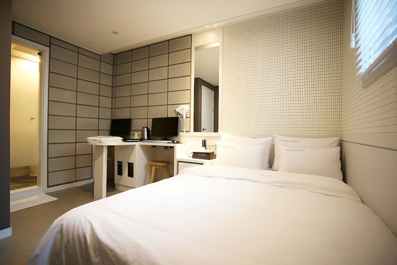 Mia Kanu, Seoul, South Korea
