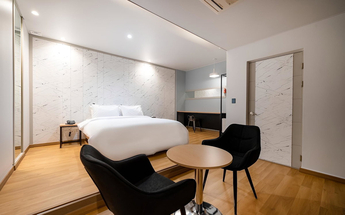 Hotel · Donghae Very Six, Donghae