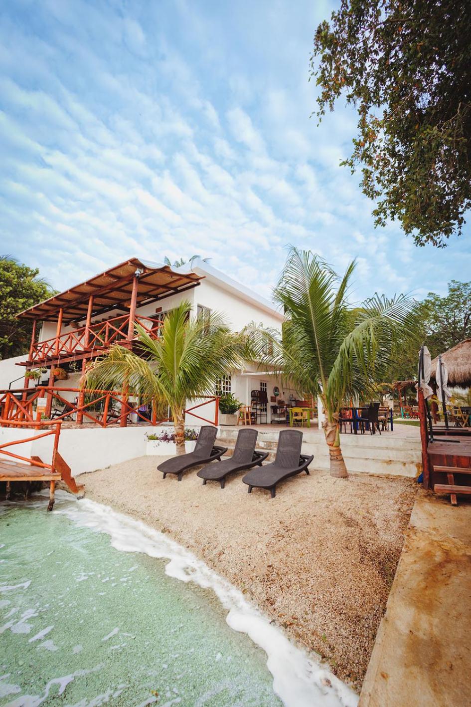 El Búho Lagoon Bacalar, Mexico