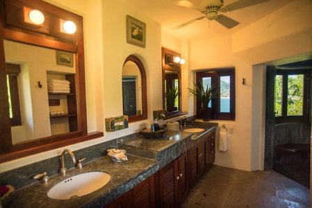 Villa El Murmullo by La Casa Que Canta, Zihuatanejo, Mexico