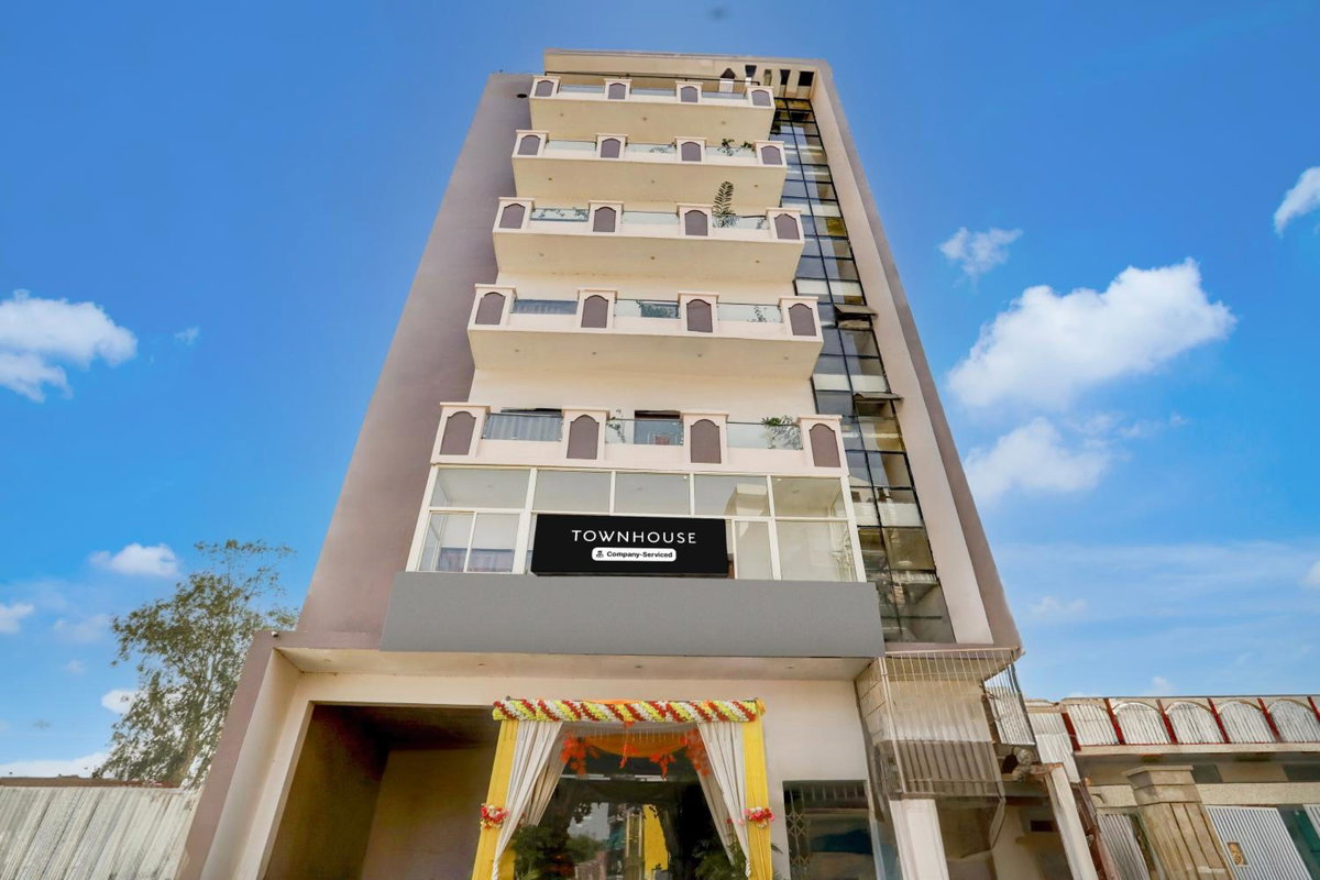 OYO Townhouse Hyderabad Gate IIT BHU Formerly RK Heights, India