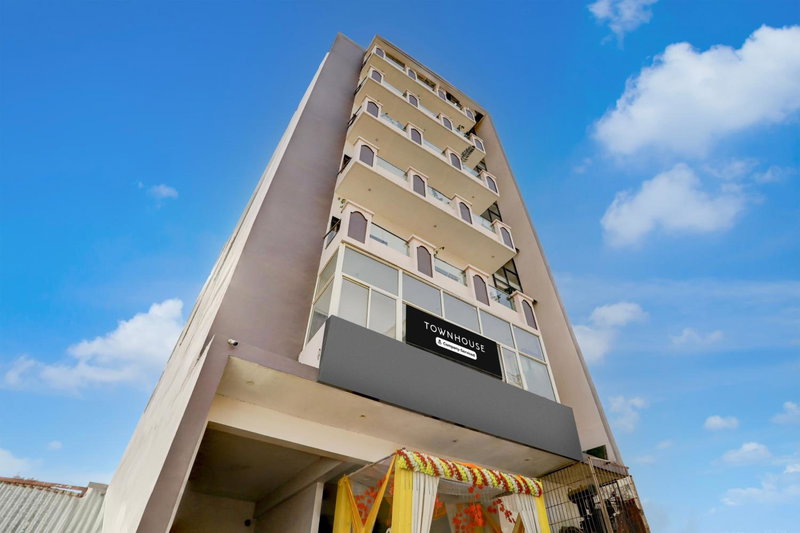 OYO Townhouse Hyderabad Gate IIT BHU Formerly RK Heights, Varanasi, India