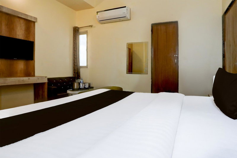OYO Townhouse Hyderabad Gate IIT BHU Formerly RK Heights, Varanasi, India