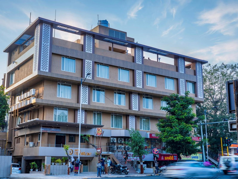 Hotel Pleasant Lake, Ahmedabad, India