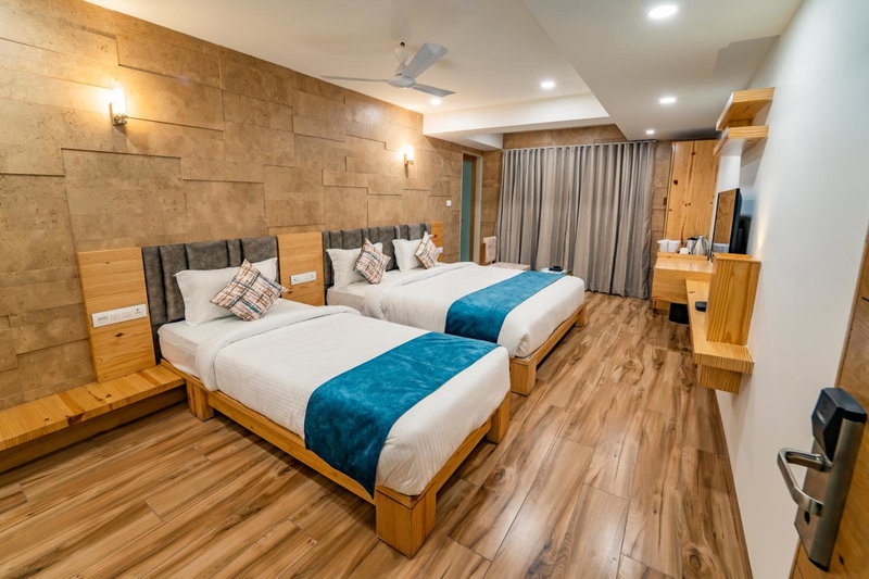 Hotel Pleasant Lake, Ahmedabad, India